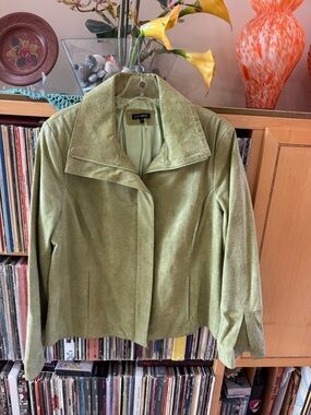 PRICE DROP:600 WEST’s SPRING GREEN, lined, LIZARD-PATTERN,TEXTURED LEATHER JT 12